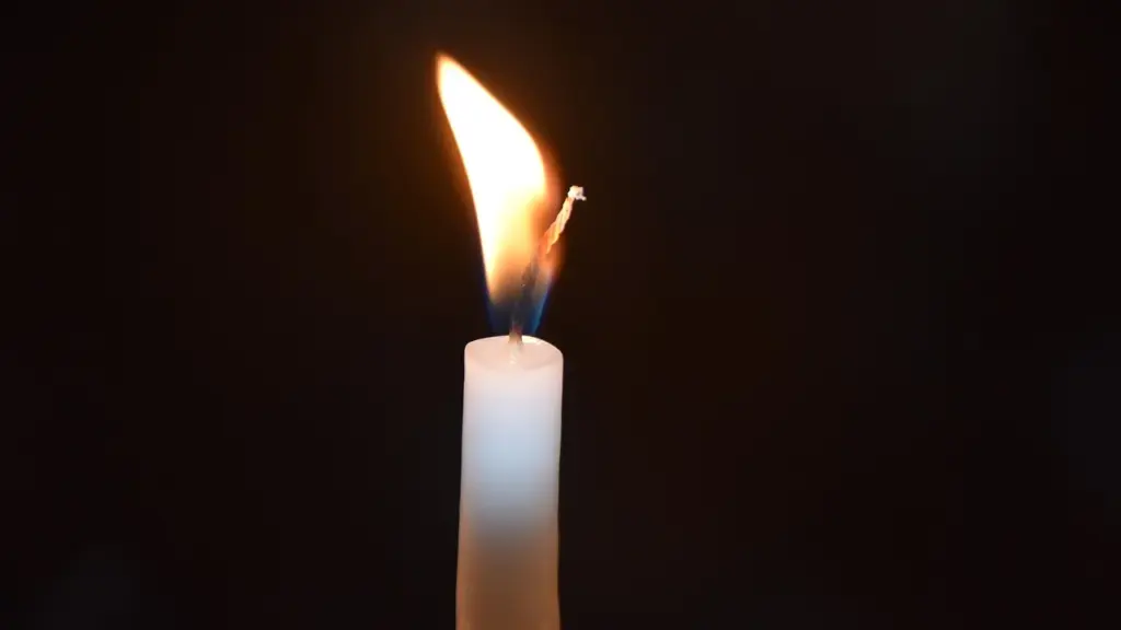 How Do You Use Essential Oils and Diffuser Oils to Make Candles?