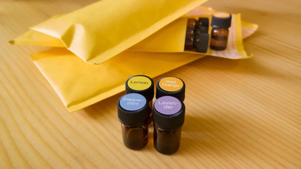Which Essential Oils Calm Poison Ivy Rash and Soothe the Itch?