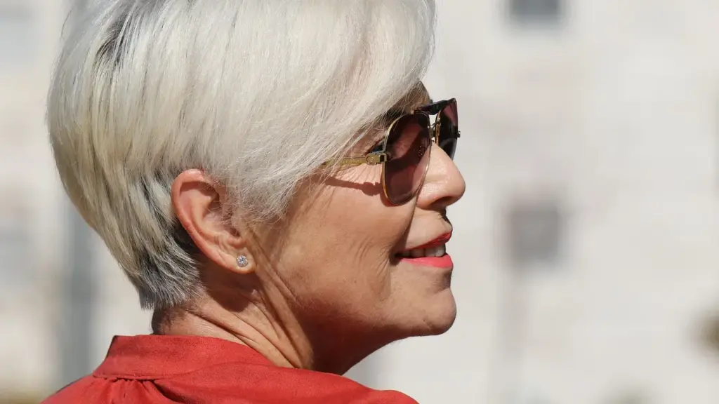 How Long Should You Leave Scalp and Hair Oil On for Maximum Benefits?